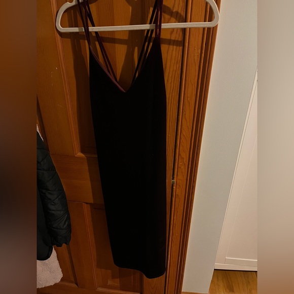 Red velvet dress originally from Lulus (only worn a handful of times) - Picture 3 of 3